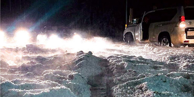 مدينة بريدة تكتسي بياض البرد 
