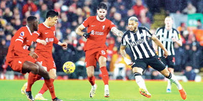 ليفربول ينفرد بالصدارة بعد رباعية نيوكاسل يونايتد 