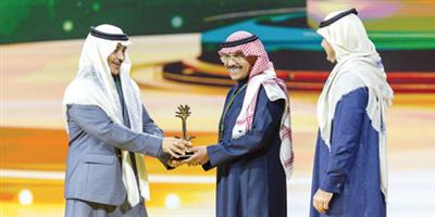 د. العبدالعالي يحصل على جائزة التميز الإعلامي 2023 