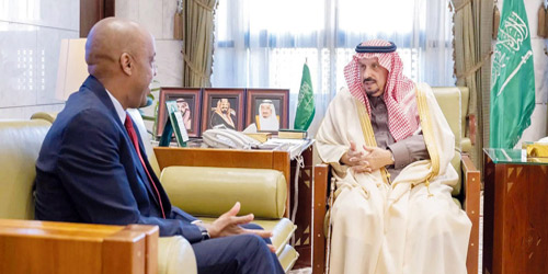أمير منطقة الرياض يستقبل سفير راوندا 