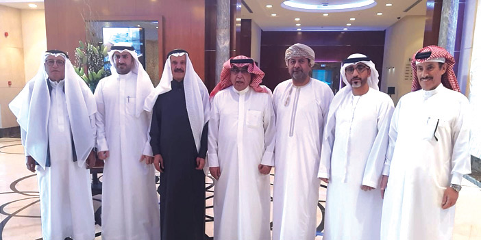 لقطة جماعية لأعضاء الاتحادوممثل الأمين العام لمجلس التعاون لدول الخليج العربي بعد انتهاءالاجتماع