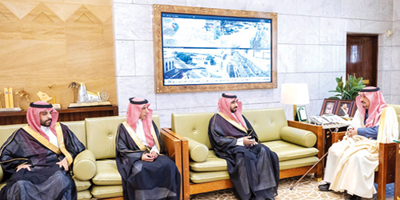 الأمير فيصل بن بندر يستقبل مدير فرع وزارة الرياضة بمنطقة الرياض 