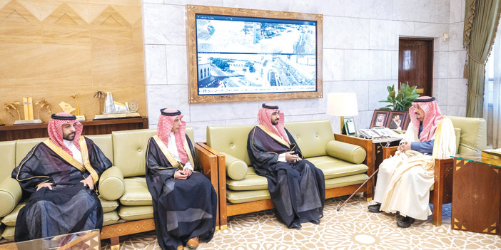 الأمير فيصل بن بندر يستقبل مدير فرع وزارة الرياضة بمنطقة الرياض 