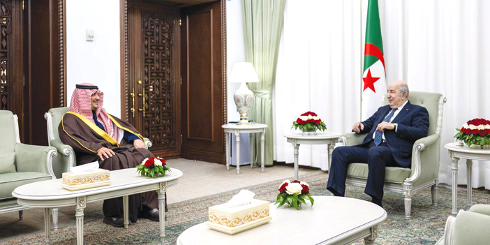الرئيس الجزائري خلال استقباله وزير الداخلية