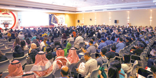 بمشاركة «60» متحدثاً 