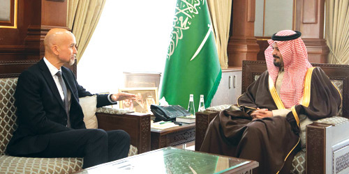  أمير منطقة المدينة المنورة مستقبلا القنصل الفرنسي