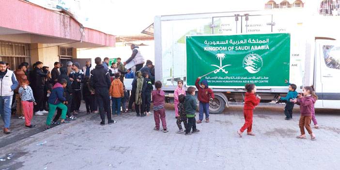 مركز الملك سلمان للإغاثة يوزع مساعداته الإغاثية على الفلسطينيين في قطاع غزة 