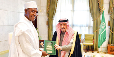 أمير منطقة الرياض يودع سفير نيجيريا 