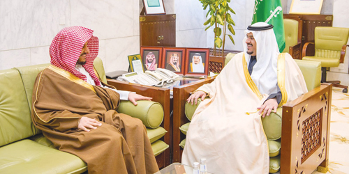  نائب أمير منطقة الرياض مستقبلا رئيس محكمة الأحوال الشخصية