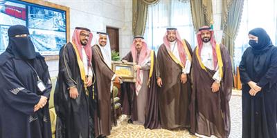 الأمير فيصل بن بندر اطلع على منجزات «الموارد البشرية» في منطقة الرياض 