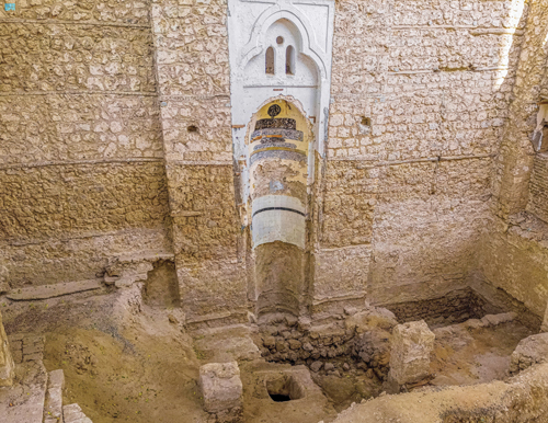 الكشف عن أنماط معمارية لمسجد عثمان بن عفان يعود تاريخها إلى 1200عام 