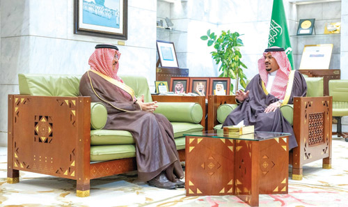 نائب أمير منطقة الرياض يستقبل محافظ المجمعة المكلّف 