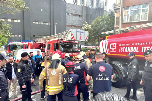 مصرع 25 شخصاً في حريق واسع بإسطنبول 