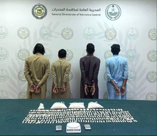 القبض على (4) مقيمين روجوا (3.3) كجم من «الشبو» 