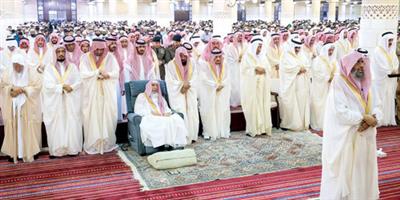 أمير منطقة الرياض يؤدي صلاة عيد الفطر المبارك في قصر الحكم 