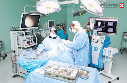 مستشفى الدكتور سليمان الحبيب بالقصيم يستأصل ورماً ضاغطاً على العصب السابع لأربعيني 