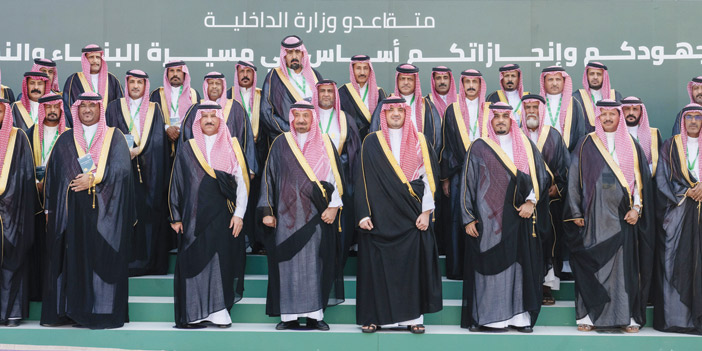 التقى أمير المنطقة ونائبه ونقل تحيات القيادة للأهالي 