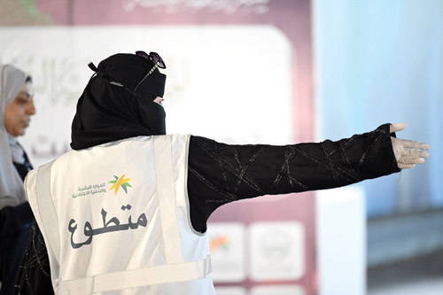 متطوعون يستقبلون الحجاج بمنفذ حالة عمار 