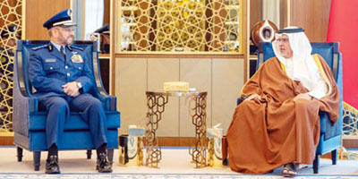 الشيخ سلمان آل خليفة ينوه بالتعاون السعودي - البحريني العسكري والدفاعي 