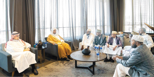 إمام الحرم المكي الشيخ ياسر الدوسري يلتقي خريجي الجامعات السعودية 