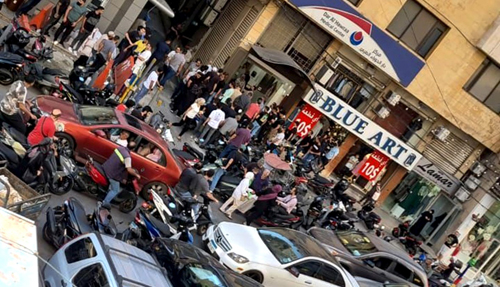 تفجيرات متزامنة لأجهزة اتصال أوقعت 9 قتلى و2800 مصاب 