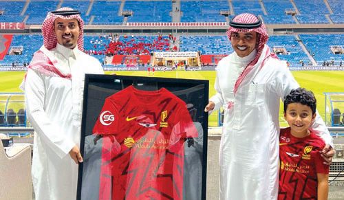  القادسية كرَّم معالي الوزير