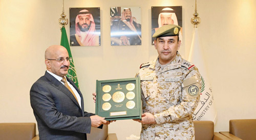 الفريق السلمان يستقبل عضو «الرئاسي» اليمني 