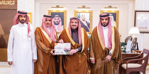 قلد اللواء الونين رتبته الجديدة.. وكرم المشاركين في مسيرة اليوم الوطني 94 