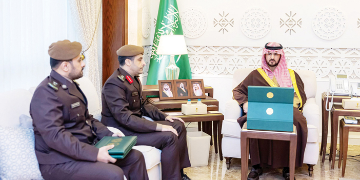 نائب أمير المنطقة الشرقية تسلم التقرير السنوي للأمن البيئي 