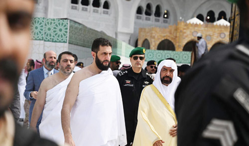 الرئيس السوري مؤدياً مناسك العمرة