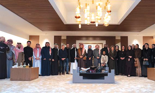 ديوانية «القلم الذهبي» تتناول الرواية وعلاقتها بالسينما 