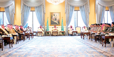 أمير منطقة تبوك يستقبل المهنئين بشهر رمضان 