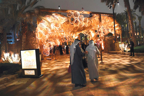 موسم الدرعية يحوّل «اللَهوج» إلى فنون تراثية وتغذية بصرية 