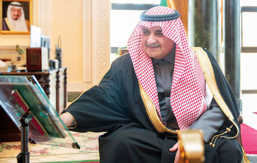  أمير منطقة تبوك يدشن حملة جسر الأمل