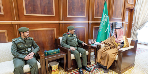  نائب أمير منطقة حائل مستقبلا مدير الجوازات