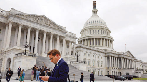 مجلس الشيوخ الأمريكي يوافق على مشروع قانون لتجنب الإغلاق الحكومي 