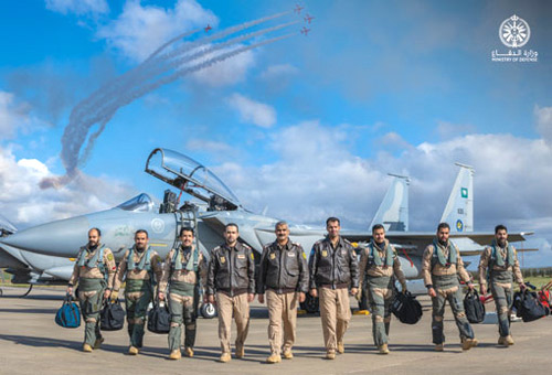 أطقم القوات الجوية السعودية من طيارين وفنيين