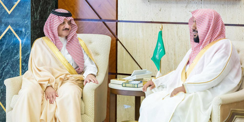 أمير المنطقة الشرقية يستقبل رئيس محكمة الأحوال الشخصية بالدمام 
