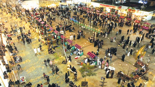 الفوانيس المُضيئة تُزيِّن ليالي رمضان الباحة 