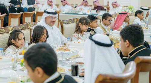 محافظ الأحساء يشارك أبناءه الأيتام مأدبة الإفطار 
