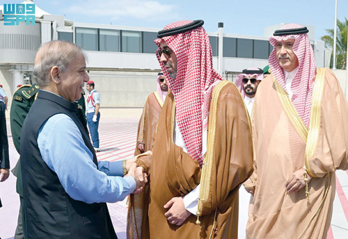  مغادرة رئيس الوزراء الباكستاني