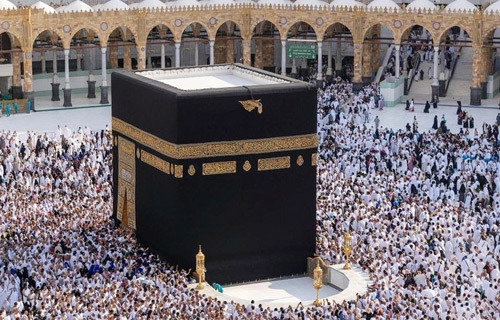 تفاصيل هندسية بسطح الكعبة المشرفة منفذة بأحدث المواصفات العالمية وأجودها 