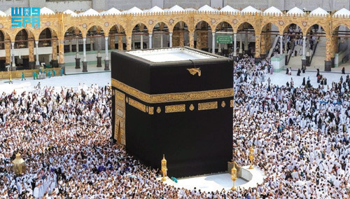 تفاصيل هندسية بسطح الكعبة بأحدث المواصفات العالمية 