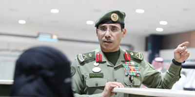 اللواء المربع يقف على سير العمل بصالة جوازات ميناء جدة الإسلامي 