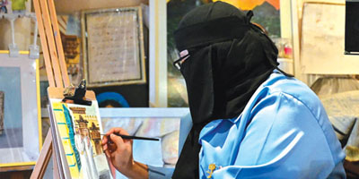 أنامل وطنية تبهر زوار جدة التاريخية بإبداعاتهم الحرفية والمهنية 