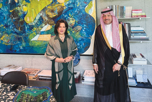الشيخة مي آل خليفة تلتقي سفير خادم الحرمين لدى البحرين 