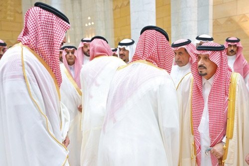 أمير منطقة الرياض ونائبه يستقبلان المهنئين بالعيد