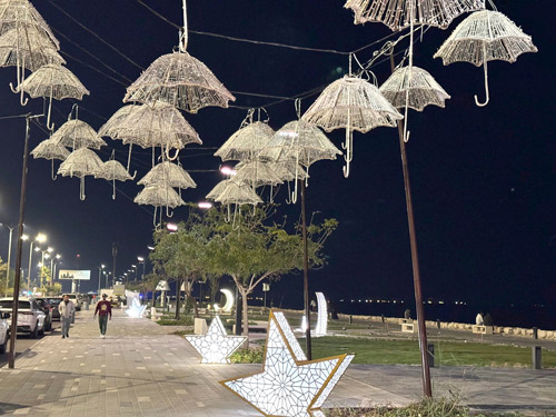 الشرقية تزدان بأشكال الزينة 