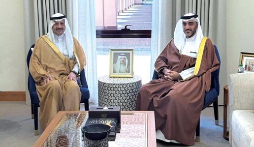 وزير شؤون مجلس الوزراء البحريني يلتقي سفير المملكة 