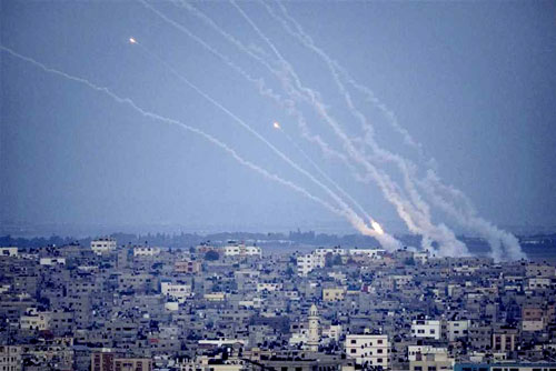 حماس ترشق «أسدود» بعشرة صواريخ.. ونتنياهو يتوعد برد قوي 